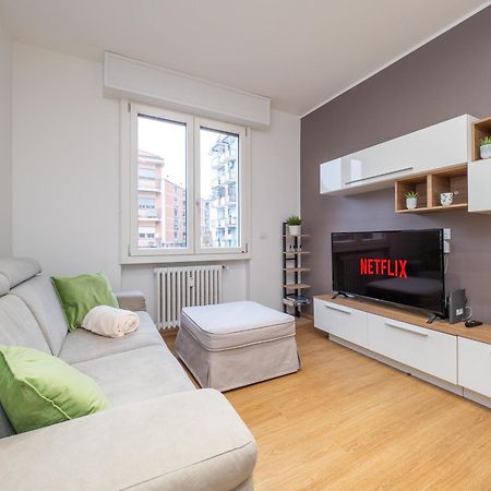 Milano 5 Guests - Modern Apt With Balcony Buitenkant foto