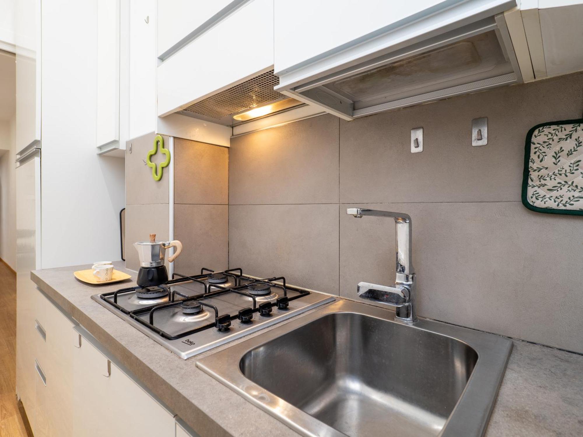 Milano 5 Guests - Modern Apt With Balcony Buitenkant foto