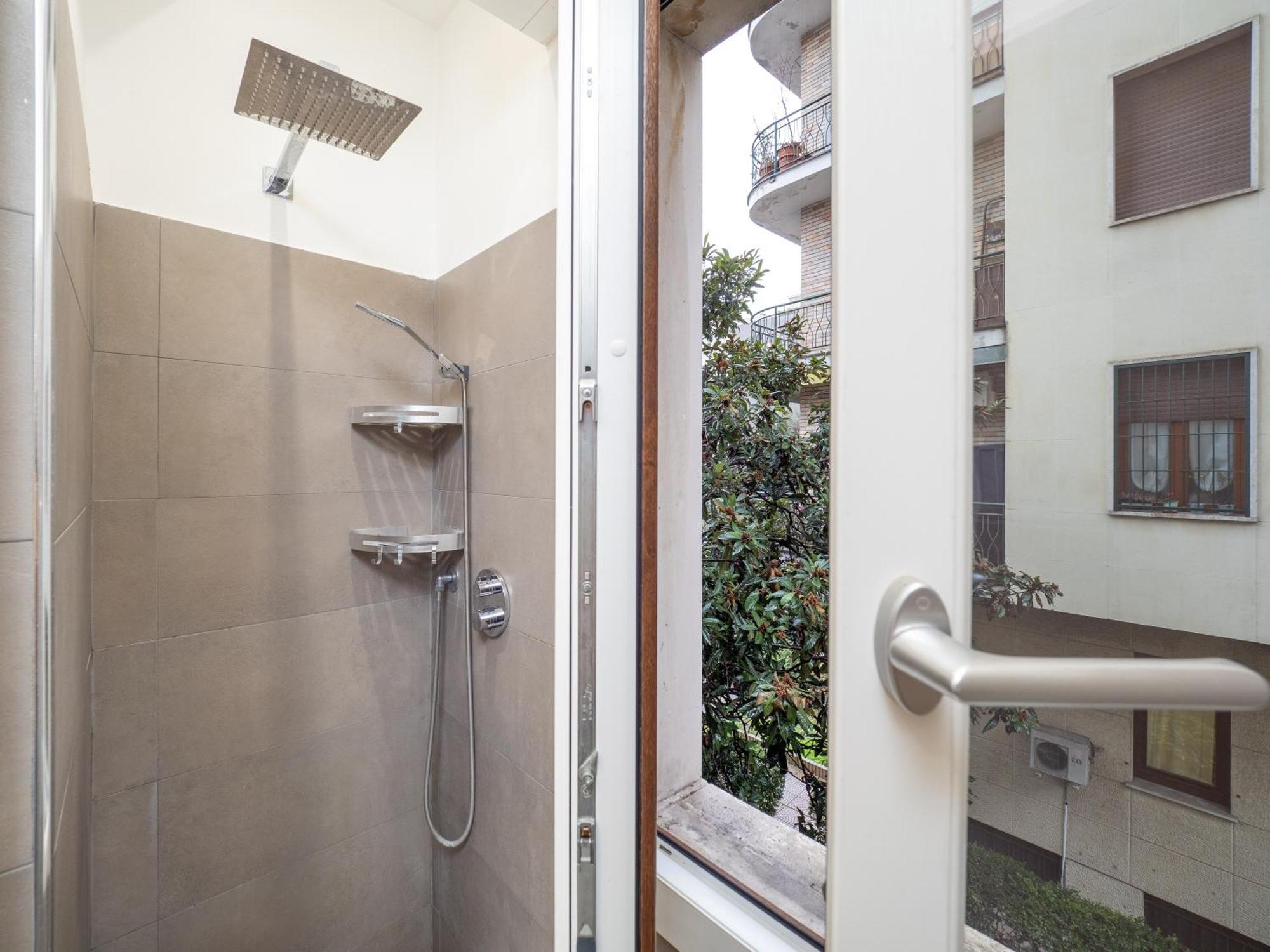 Milano 5 Guests - Modern Apt With Balcony Buitenkant foto