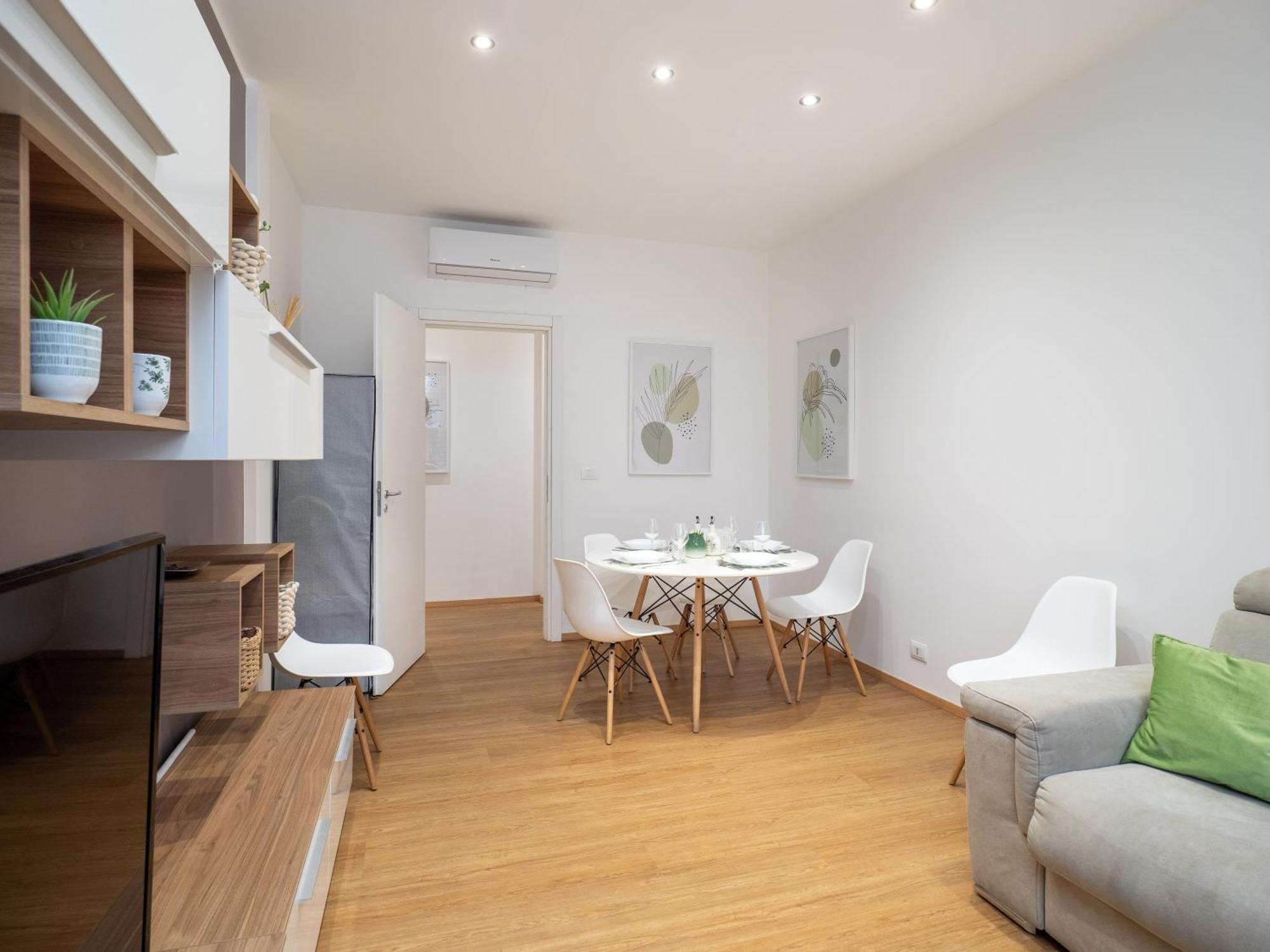 Milano 5 Guests - Modern Apt With Balcony Buitenkant foto