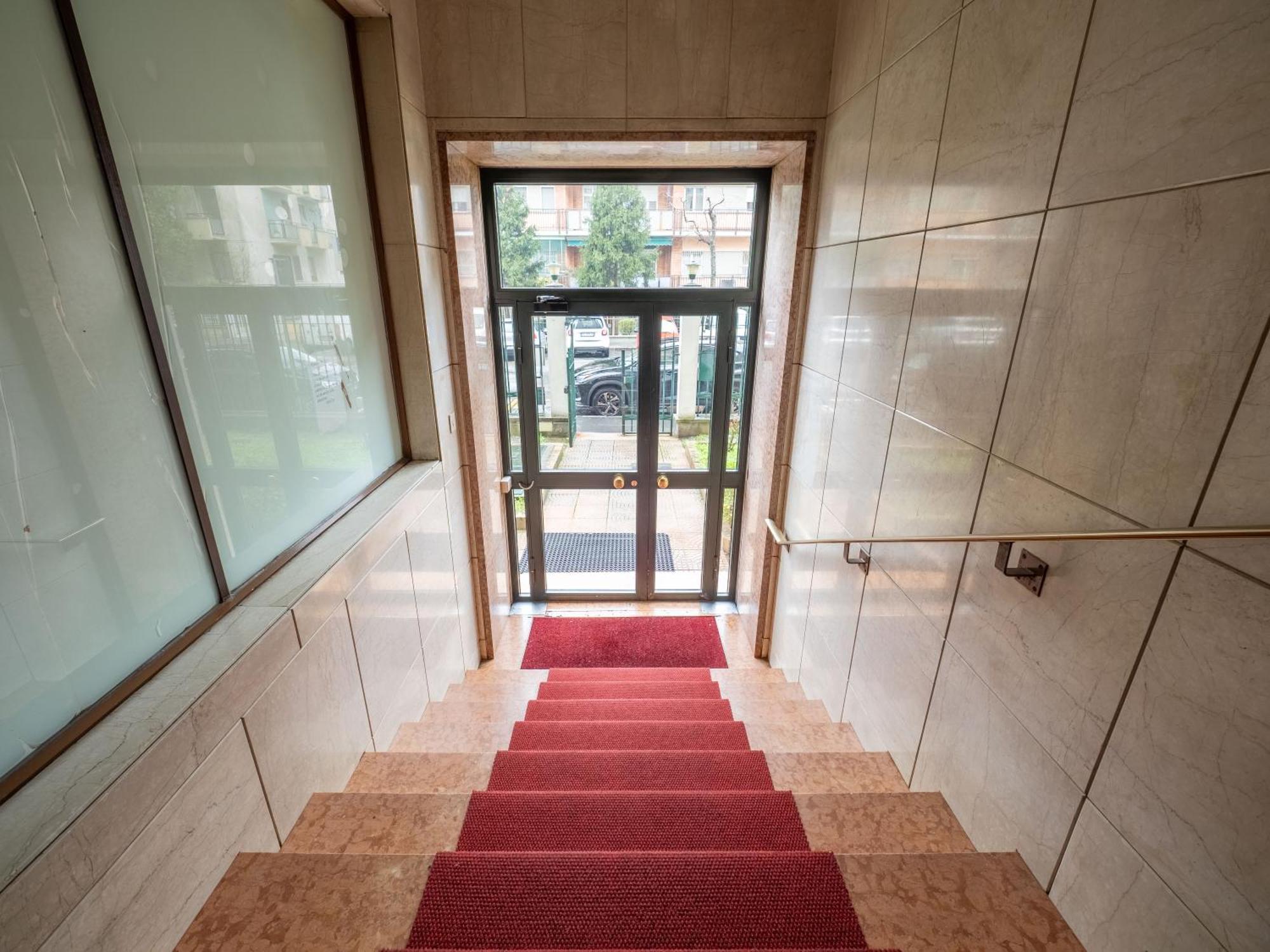 Milano 5 Guests - Modern Apt With Balcony Buitenkant foto